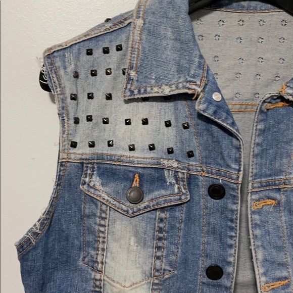 Vest - Picture 2 of 3